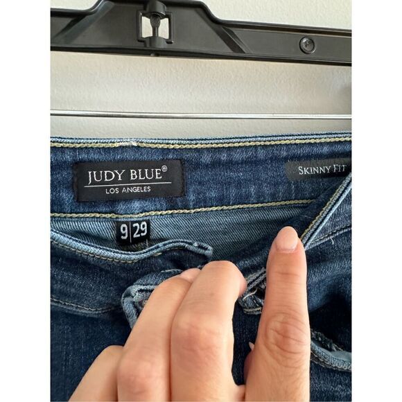 Judy Blue Skinny Fit Amelia High Rise Distressed Slanted Fray Raw Hem Jeans 9 /2 - Picture 6 of 10